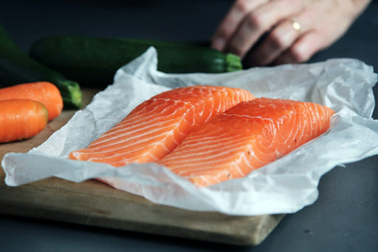 Wie lange ist roher Fisch im Tiefkühler haltbar?