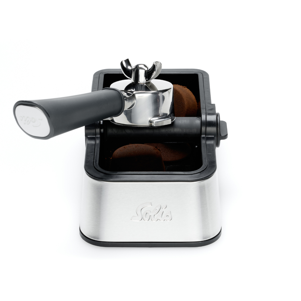 Solis Perfetta Ausklopfschale mit Siebträger und Kaffeepuck