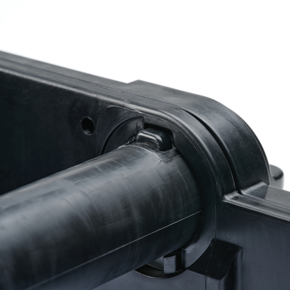 Detailaufnahme des Scharniers und der herausnehmbaren Stange der Solis Perfetta Ausklopfschale